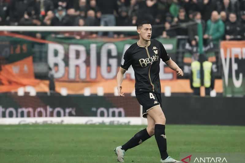 Bek Timnas Indonesia Jay Idzes Jadi Starter saat AS Roma Kalahkan Venezia 2-1