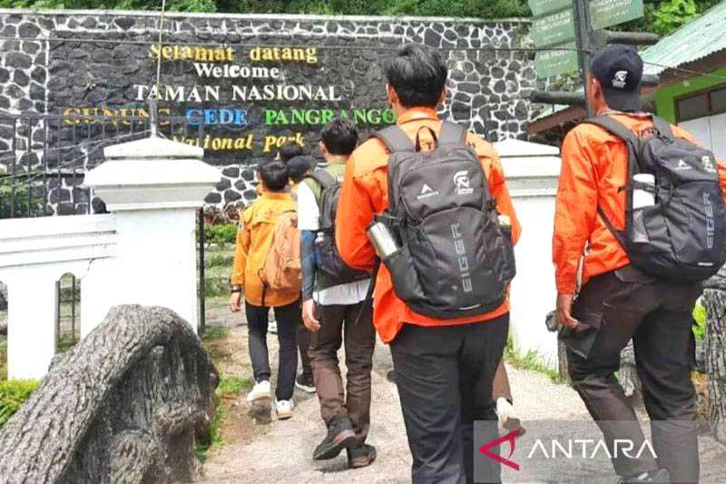 Belasan Pendaki Ilegal Gunung Gede Pangrango Diamankan