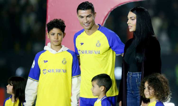 Belum Menikah, Ronaldo Langgar Aturan 'Kumpul Kebo' Arab Saudi