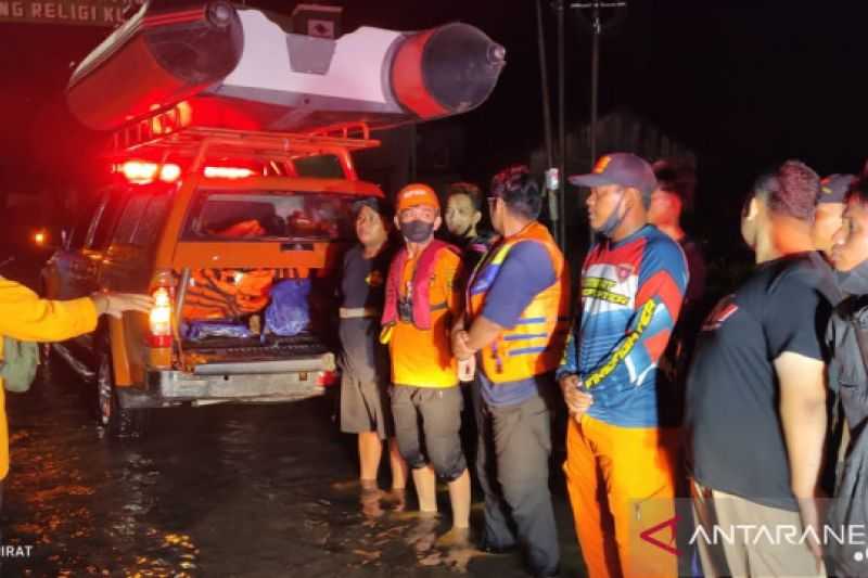 Bencana Datang Bertubi-tubi, Semeru Belum Tuntas Kini Datang Banjir Rob di Banjarmasin