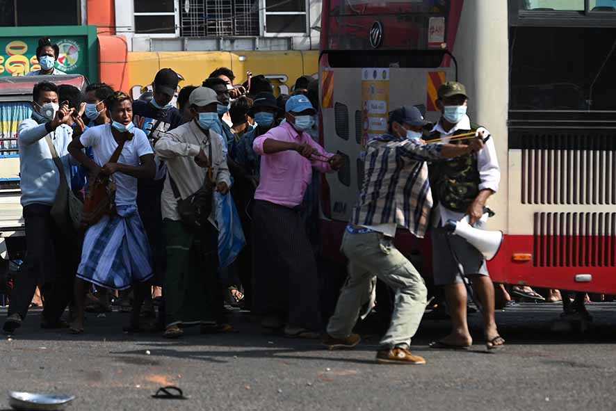 Bentrokan Terjadi di Yangon