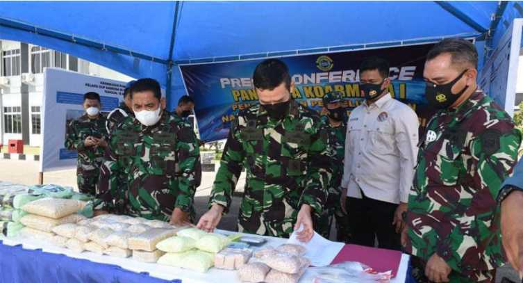 Berawal dari Laporan Intelijen, Menjelang Dini Hari Prajurit TNI AL Sergap Kapal Bermuatan 100 Kg Sabu