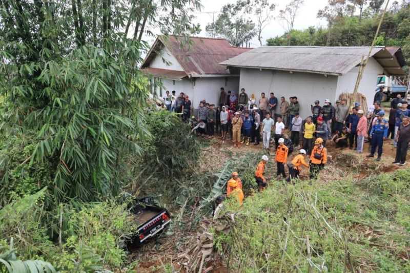 Berita Duka yang Mengenaskan, Delapan Orang Tewas Akibat Kecelakaan Mobil Masuk Jurang Sedalam 30 Meter