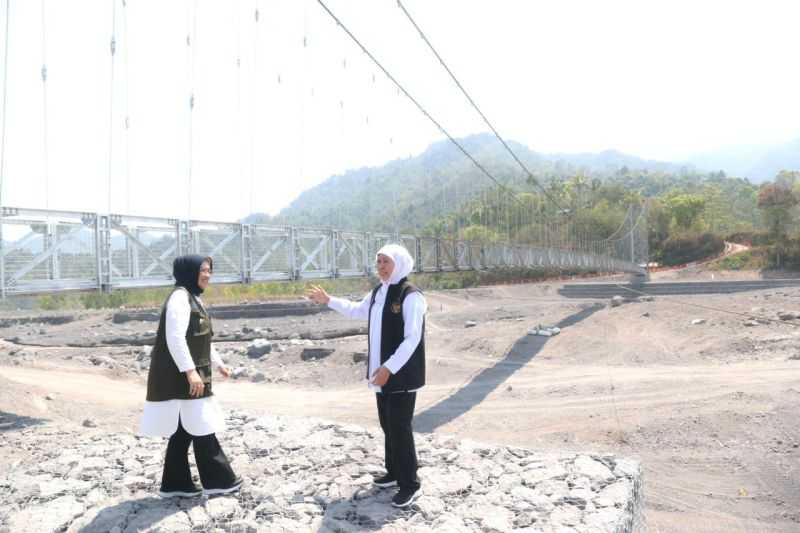 Berita Gembira, Khofifah Sebut Jembatan Gantung Kaliregoyo Jadi Akses Kebangkitan Ekonomi