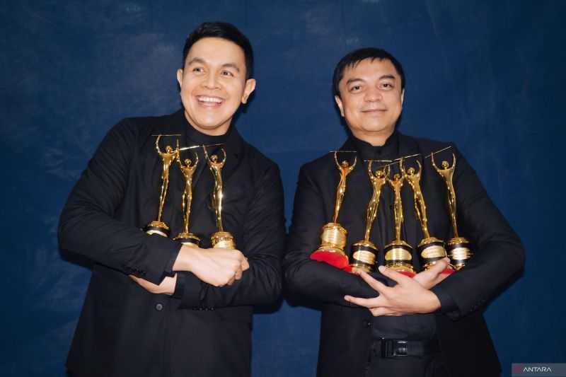 Berkat Album Manusia, Tulus Borong Tujuh Piala AMI Awards 2022