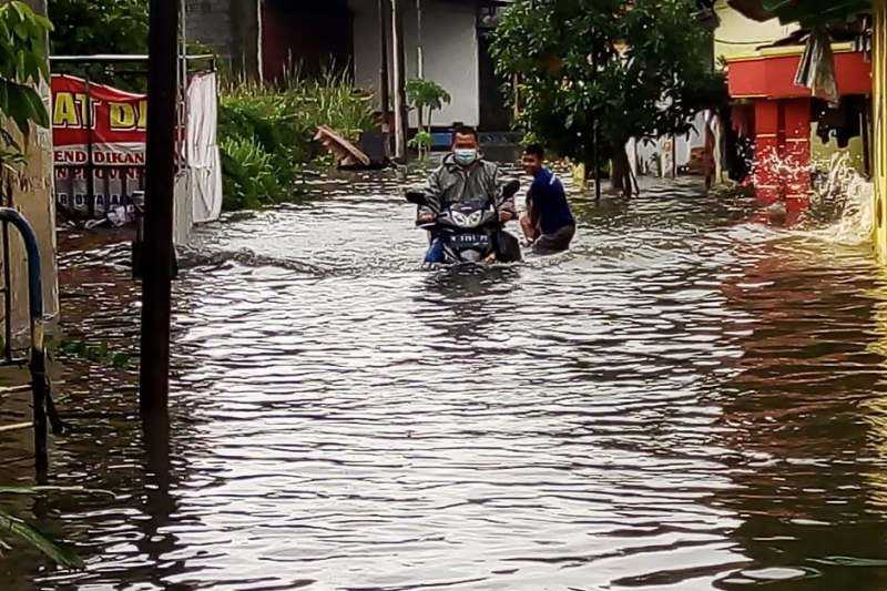 Berkendara Aman Saat Banjir