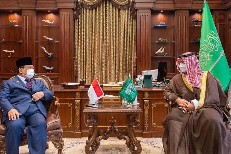 Berkunjung ke Arab Saudi, Prabowo Disambut Pangeran Khalid Bin Salman. Bicarakan Apa?