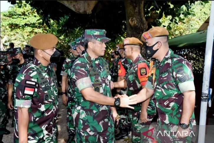 Berkunjung ke Pulau Haruku, Pangkogabwilhan III Letjen TNI I Nyoman Cantiasa Minta Prajurit Belajar dari Konflik Maluku 1999