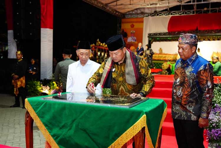 Bersinergi dengan Pesantren Ngaleh, Laksamana Budayawan Bumikan Wayang di Pasuruan