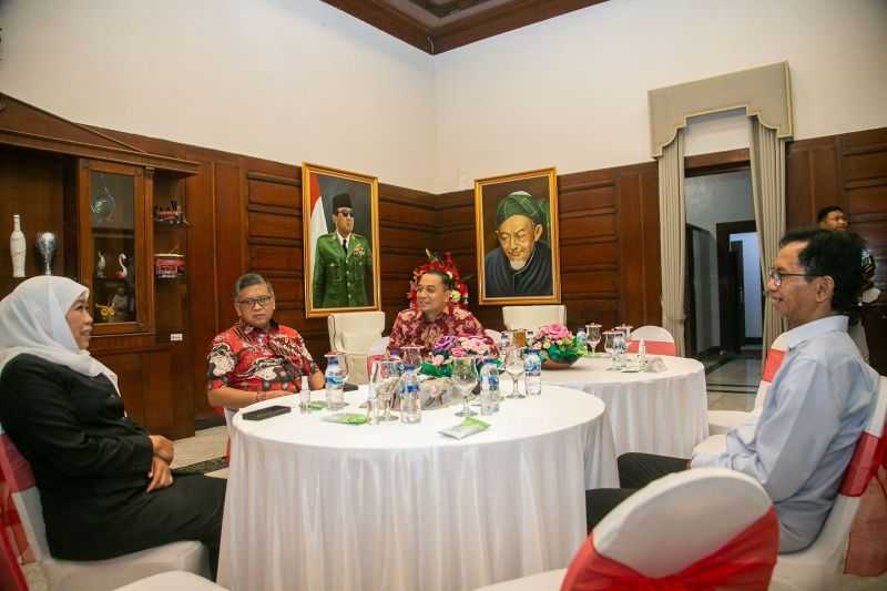 Bertemu di Surabaya, Sekjen PDIP dan Gubernur Jatim Bahas Agenda Strategis