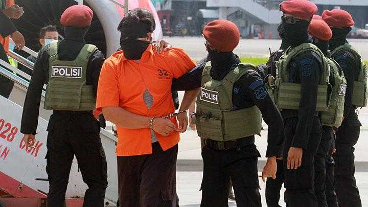 Beruntung sudah Ditangkap! Densus 88 Sita Rangkaian Senjata Tajam dan Panah dari Puluhan Terduga Teroris ISIS di Indonesia