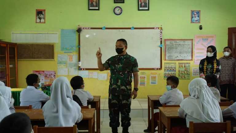 Beruntungnya Siswa SD Pelosok Pulau Sebatik ini Pernah Diajar Jenderal Bintang Empat