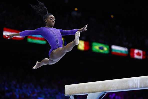 Biles Rebut 23 Gelar Senam Dunia