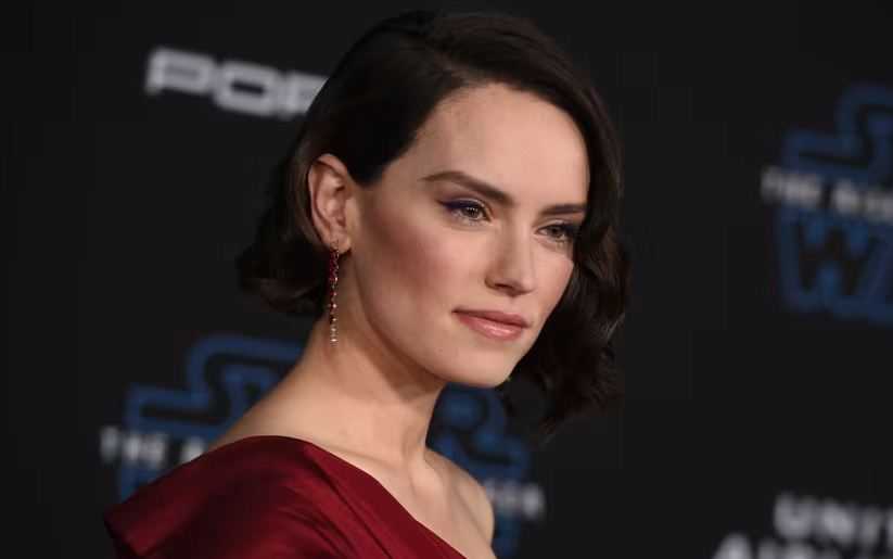 Bintang Film 'Star Wars' Daisy Ridley Didiagnosis Penyakit Graves