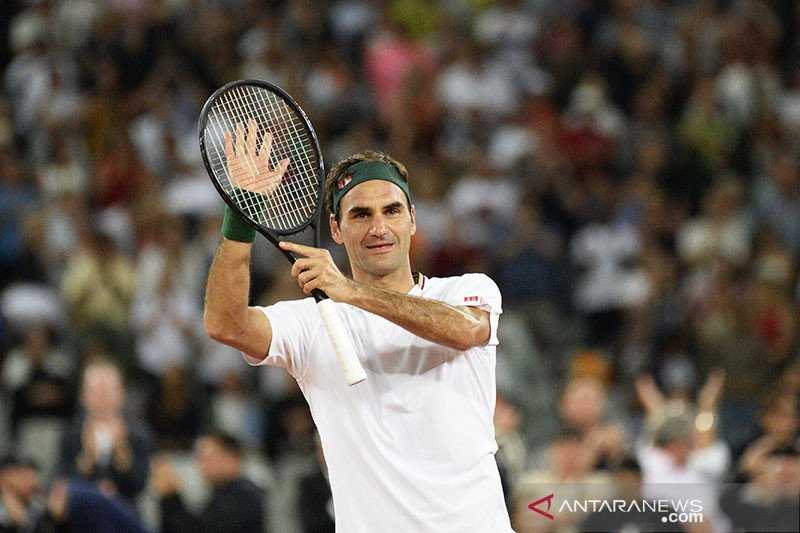 Bintang Tenis Federer Lelang Barang Koleksi dari Karier Grand Slam