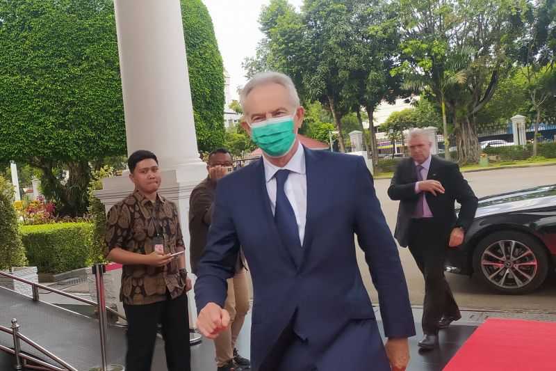 Blair Masih Tertib Kenakan Masker