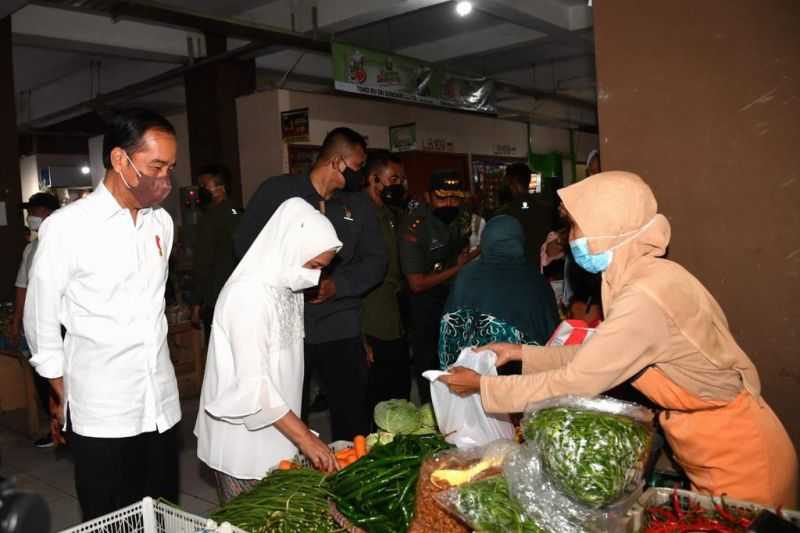 Blusukan ke Pasar Muntilan, Presiden Jokowi Cek Harga Minyak Goreng