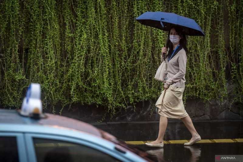 BMKG: DKI Diperkirakan Hujan Ringan Hingga Petir Pada Minggu Siang