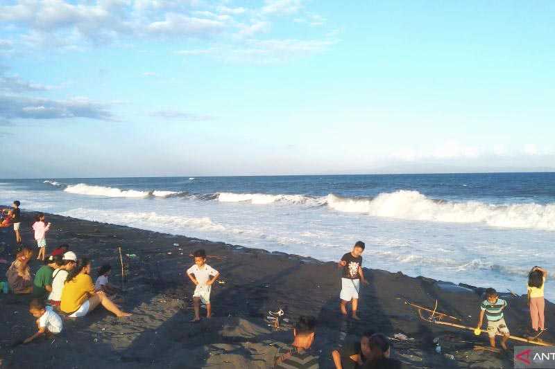 BMKG: Gelombang Selat Badung Bali dan Selat Lombok Hingga 2,5 meter, WIsatawan Diimbau Hati-hati