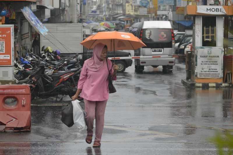BMKG: Hujan Diprediksi Guyur Sebagian Kota Besar di Indonesia