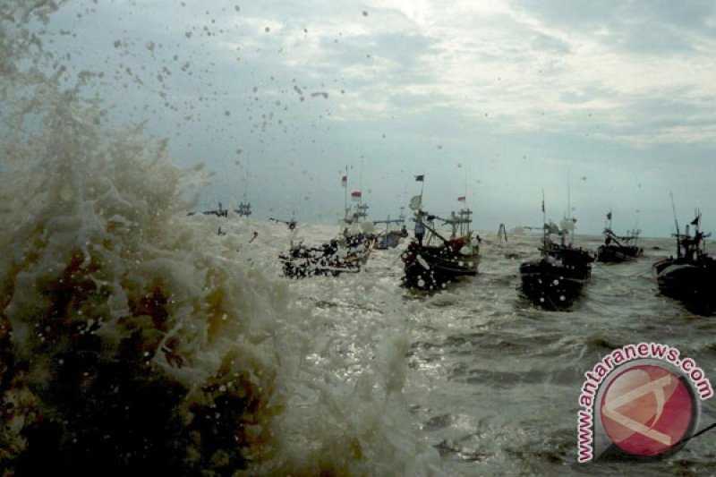 BMKG Ingatkan Gelombang Perairan Utara Jawa Tengah Diprakirakan Capai Empat Meter