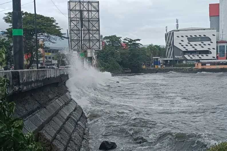 BMKG Keluarkan Peringatan Gelombang Laut Setinggi 2,5 Meter di Sulut