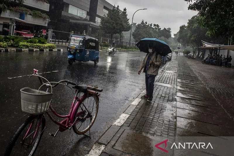 BMKG: Mayoritas Kota Besar Berpotensi Hujan Ringan dan Berawan