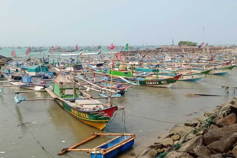 BMKG Peringatkan Nelayan Waspadai Gelombang Tinggi di Perairan Banten