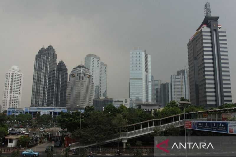 BMKG Perkirakan DKI Berawan Tebal dan Hujan Ringan Jumat Siang hingga Malam