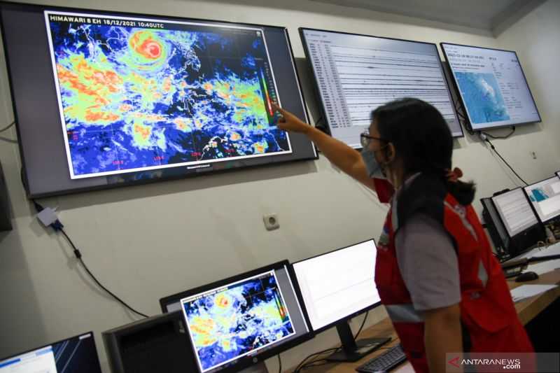 BMKG Perkuat Peringatan Dini, Indonesia Dihantam Berbagai Bencana Akibat Cuaca Ekstrem