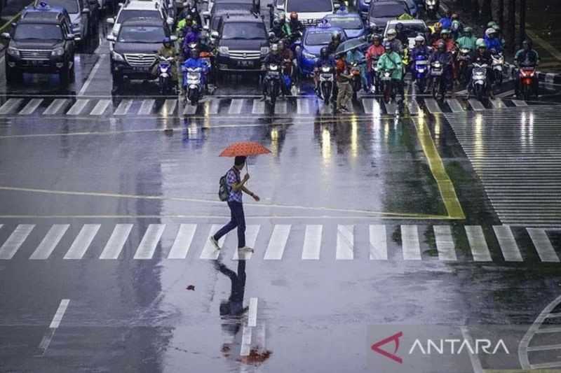 BMKG Prakirakan Potensi Hujan Disertai Kilat Terjadi di Sebagian Jakarta pada Siang Ini