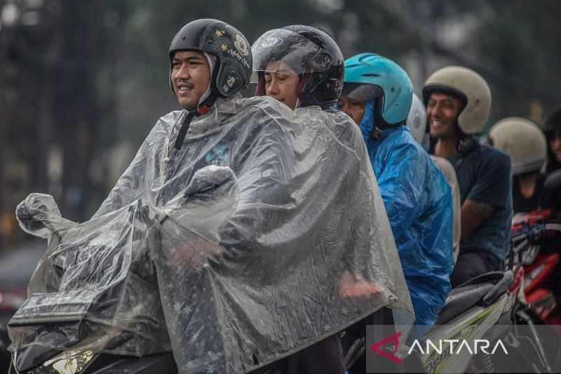 BMKG Prakirakan Sebagian Besar Wilayah RI Berisiko Diguyur Hujan