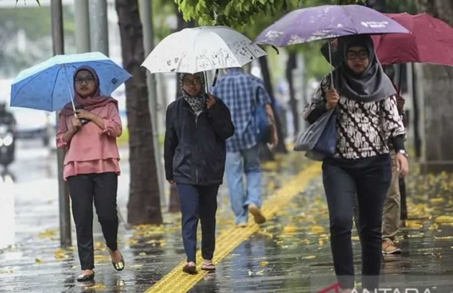 BMKG: Sebagian Jakarta Diprakirakan Hujan Ringan Sabtu Siang