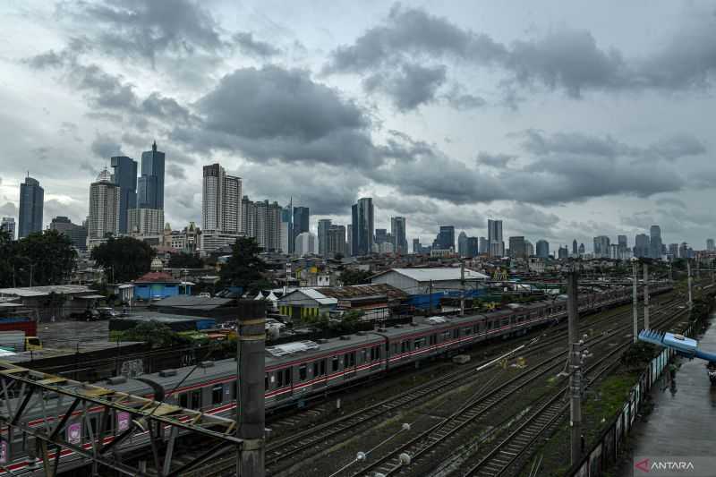 BMKG: Sebagian Jakarta Hujan Ringan pada Senin Siang