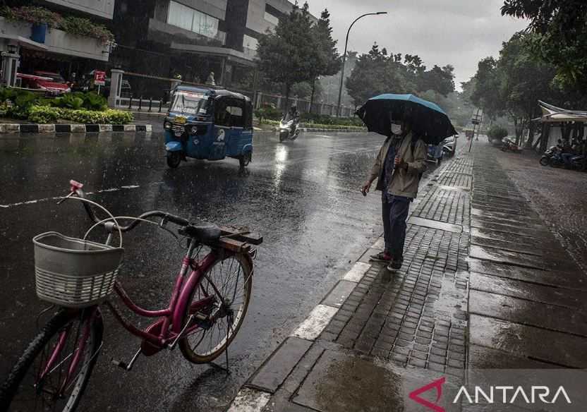 BMKG: Sebagian Wilayah DKI Diguyur Hujan Ringan pada Jumat