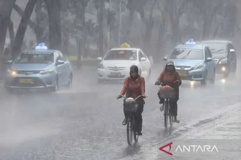 BMKG: Sejumlah Provinsi Berpotensi Diguyur Hujan Lebat Hari Ini