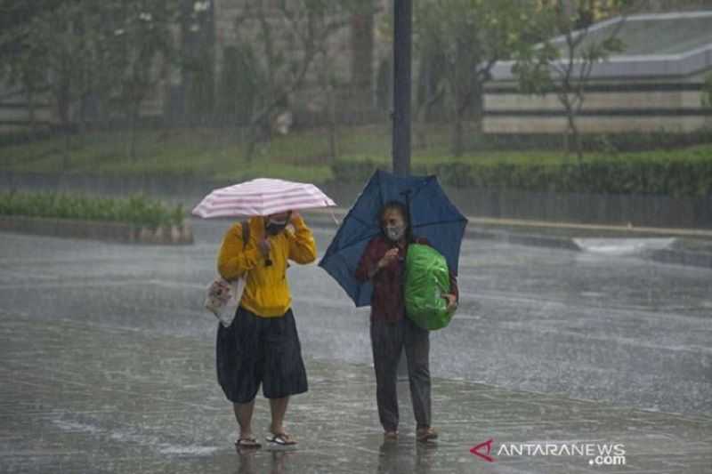 BMKG: Seluruh Wilayah Jakarta Hujan Ringan pada Siang Hari