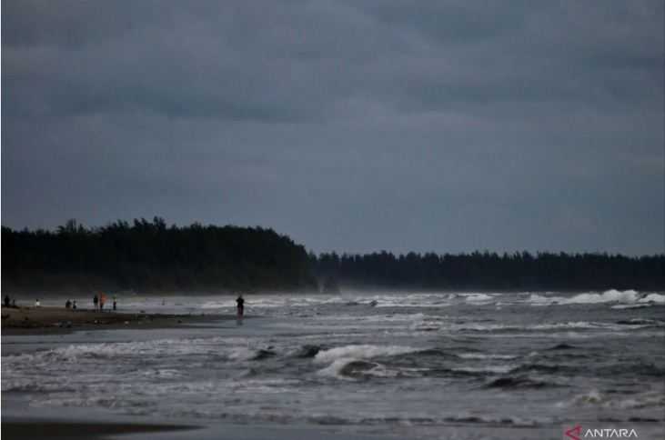 BMKG: Warga Pesisir Waspadai Gelombang Laut Setinggi hingga 4 Meter