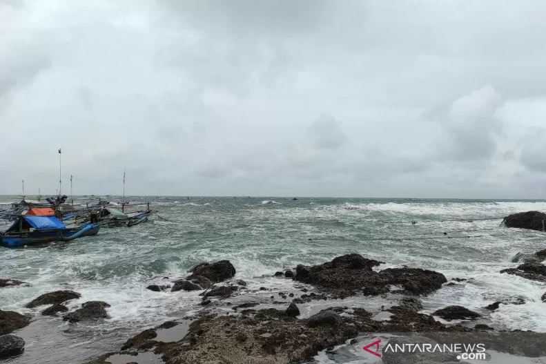 BMKG: Waspada Gelombang Laut hingga 6 Meter di Lampung dan Banten