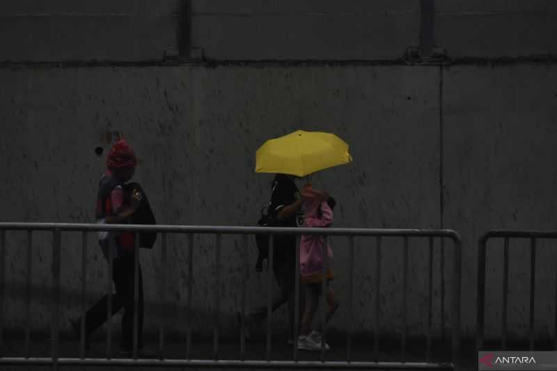 BMKG: Waspadai Hujan Disertai Angin Kencang Landa Sejumlah Wilayah Jakarta