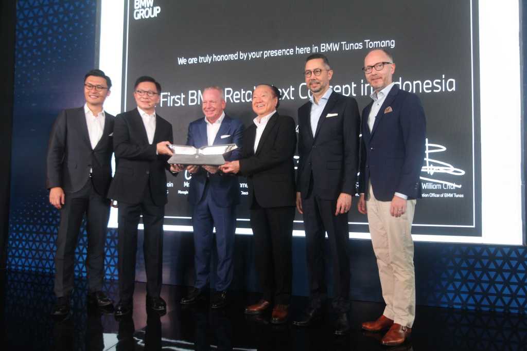 BMW Group Indonesia Resmikan Diler Resmi BMW Pertama yang Mengusung Konsep Retail.Next: BMW Tunas Tomang 1