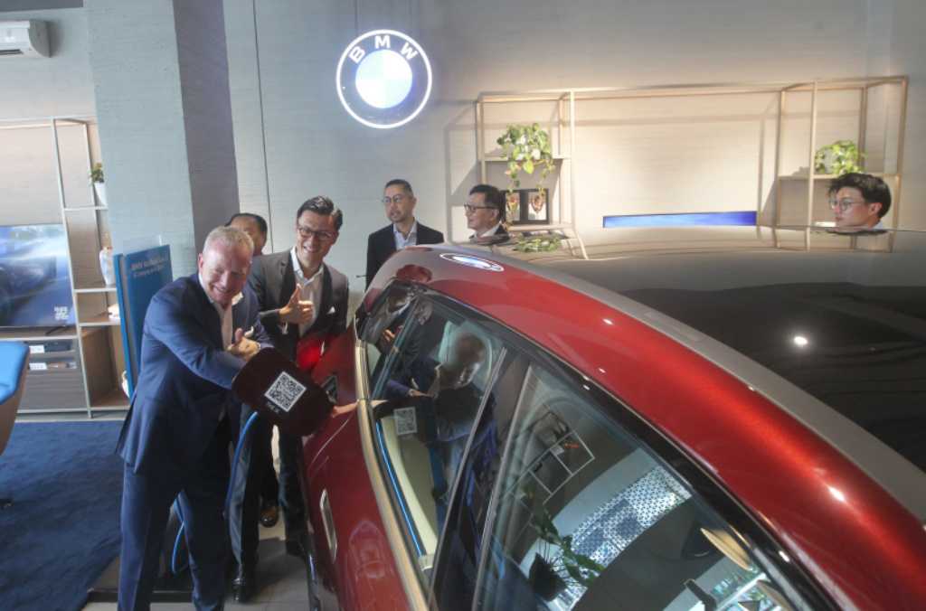 BMW Group Indonesia Resmikan Diler Resmi BMW Pertama yang Mengusung Konsep Retail.Next: BMW Tunas Tomang 3