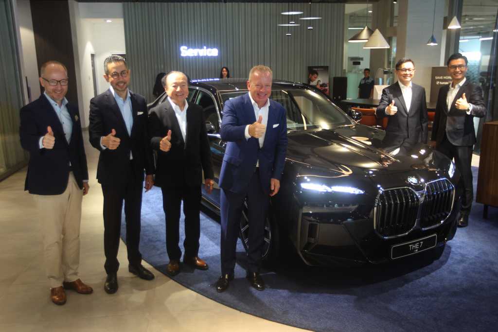 BMW Group Indonesia Resmikan Diler Resmi BMW Pertama yang Mengusung Konsep Retail.Next: BMW Tunas Tomang 5