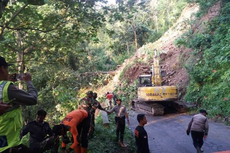 BNPB Laporkan Tiga Warga Meninggal akibat Longsor di Lumajang