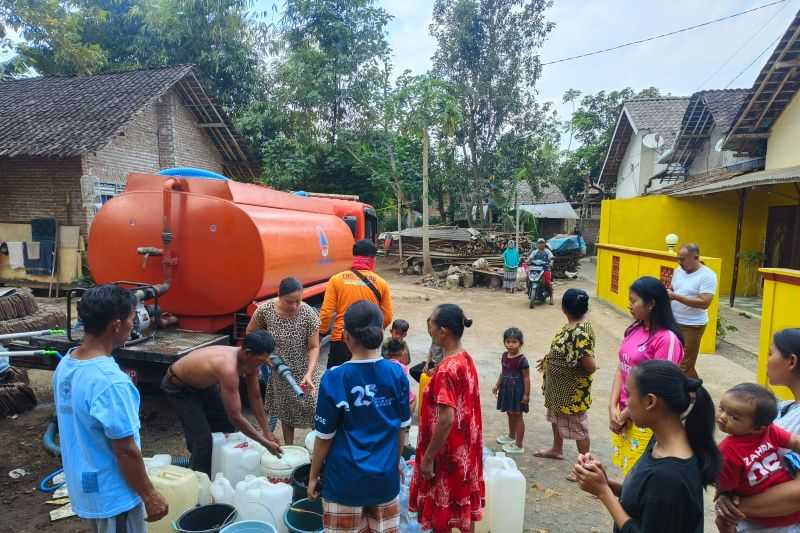 BPBD Distribusikan Air Bersih di Dua Desa Jember yang Kekeringan
