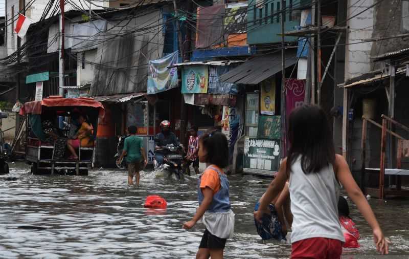BPBD DKI Siagakan Perahu dan Pelampung di Kelurahan Rawan Banjir dan Rob