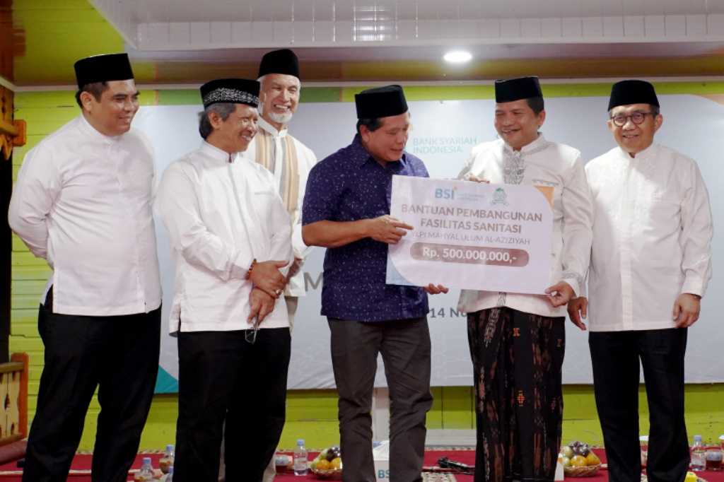 BSI Silaturahmi dan Serahkan Bantuan Fasilitas Sanitasi YLPI Mahyal Ulul Al Aziziyah 3