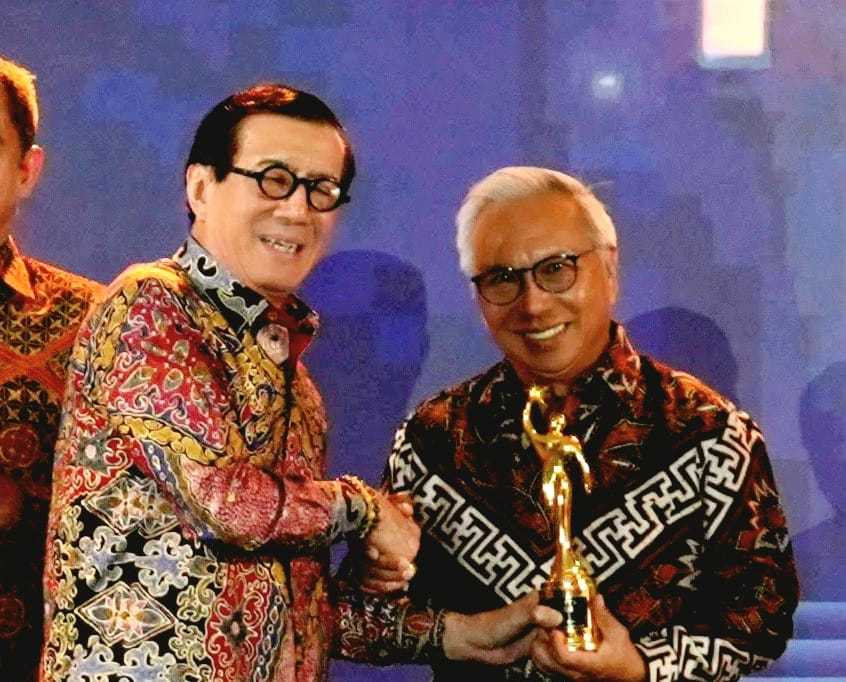 Budiarsa Sastrawinata Terima Nawacita Awards 2024 Kategori Kemajuan Infrastruktur dan Industri