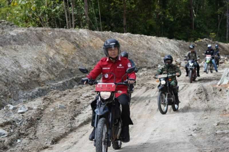 Buka Akses Pedalaman Kalimantan Barat, Pemkab Kapuas Hulu Bangun Jalan
