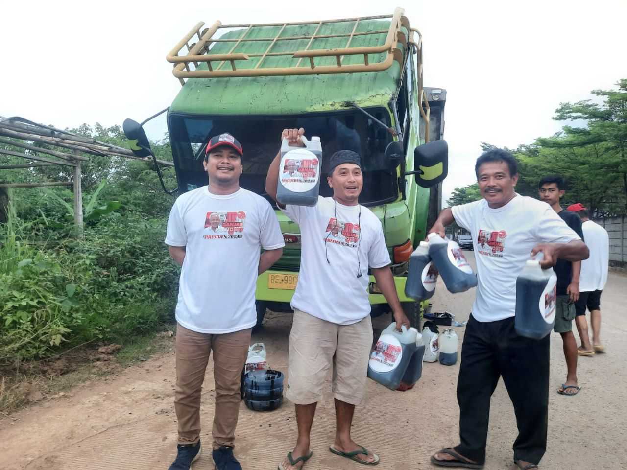 Buka Puasa Bersama dengan Sopir Truk di Banten, KST Dukung Ganjar Bawa Bantuan Oli